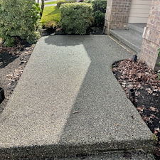 Driveway-and-Sidewalk-Pressure-Washing-in-Sammamish-WA-Clean-Smart-Power-Washing 1