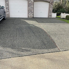 Driveway-and-Sidewalk-Pressure-Washing-in-Sammamish-WA-Clean-Smart-Power-Washing 3