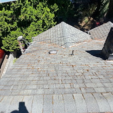Expert-Roof-Gutter-Cleaning-Service-in-Lake-Forest-Park 7