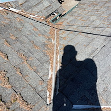 Expert-Roof-Gutter-Cleaning-Service-in-Lake-Forest-Park 5
