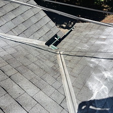 Expert-Roof-Gutter-Cleaning-Service-in-Lake-Forest-Park 4