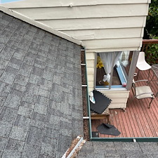 Expert-Roof-Gutter-Cleaning-Service-in-Lake-Forest-Park 1
