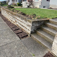 Sidewalk-and-Retaining-Wall-Cleaning-in-Seattle-Washington-Clean-Smart-Power-Washing 4